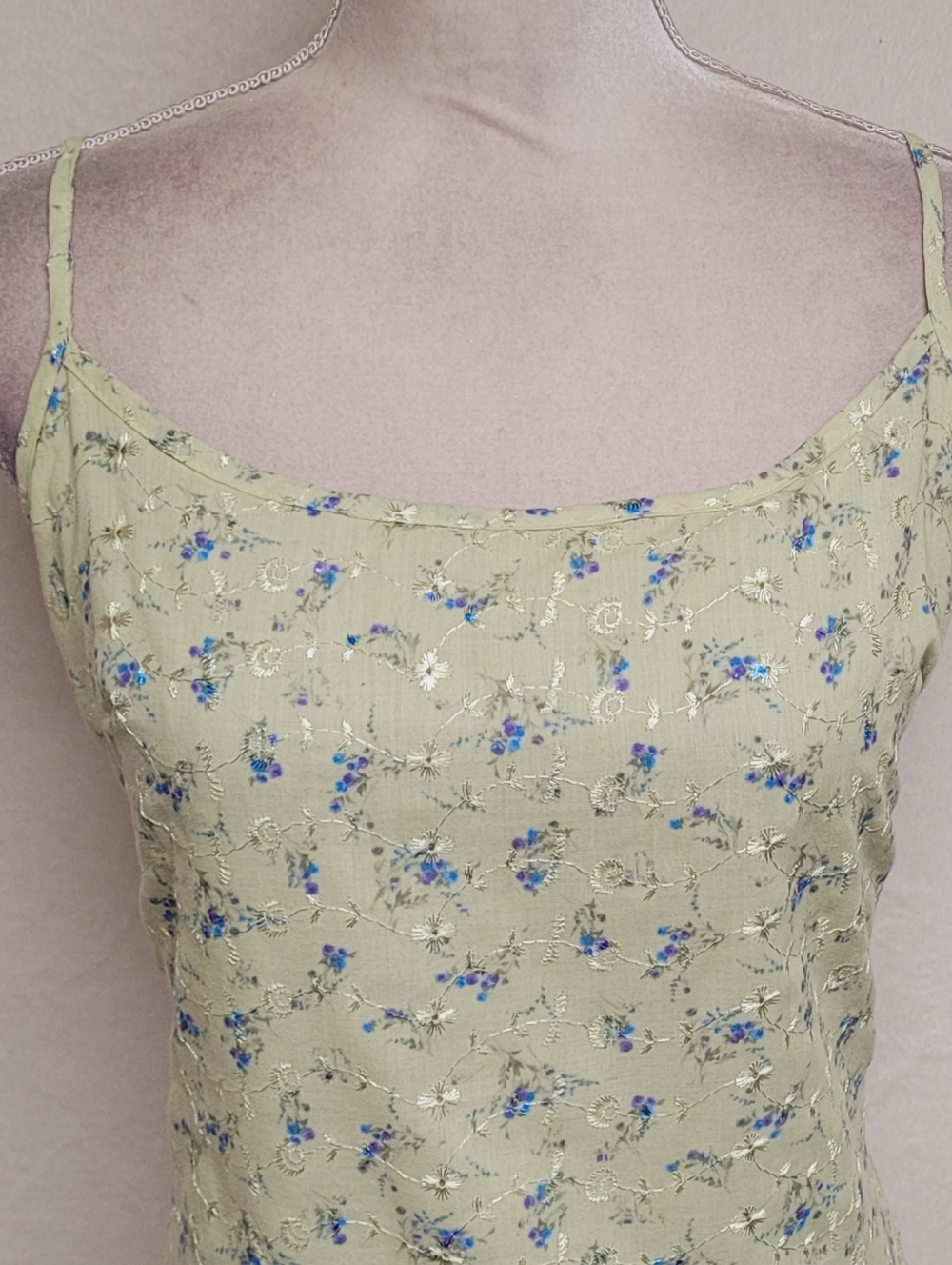 90s Vintage IZ Byer Sage Green Floral Embroidered Ruffle Hem Mini Dress 12 - Picture 3 of 12